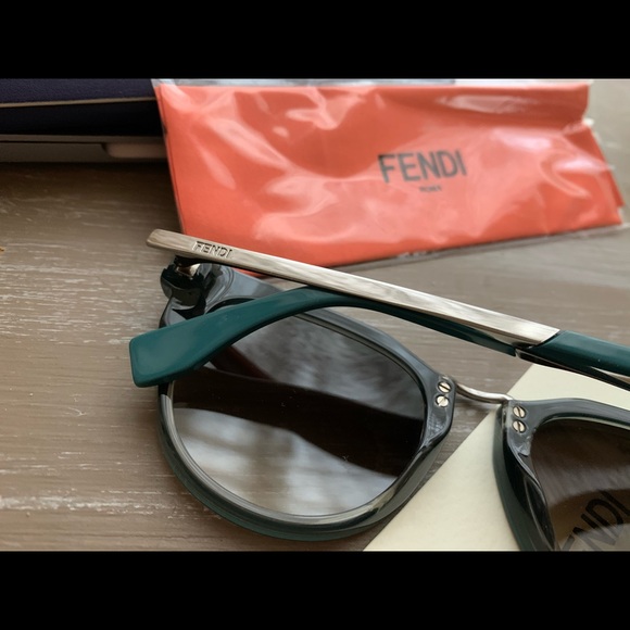 ❌GONE❌ Beautiful Fendi sunglasses with everything - Picture 3 of 4